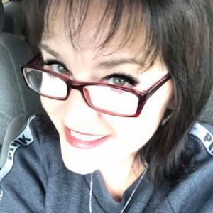 Meet your Posher, Debrah